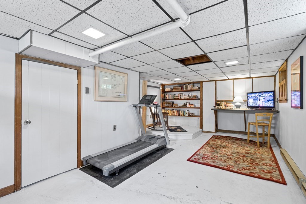 24 Hilltop Avenue Lexington, MA 02421 - Photo 33 of 42