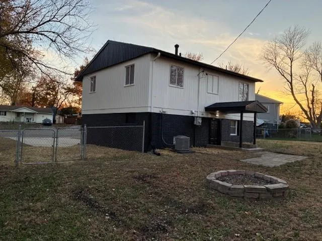 $195,000 | 18104 East 17th Street North, Independence, MO 64058