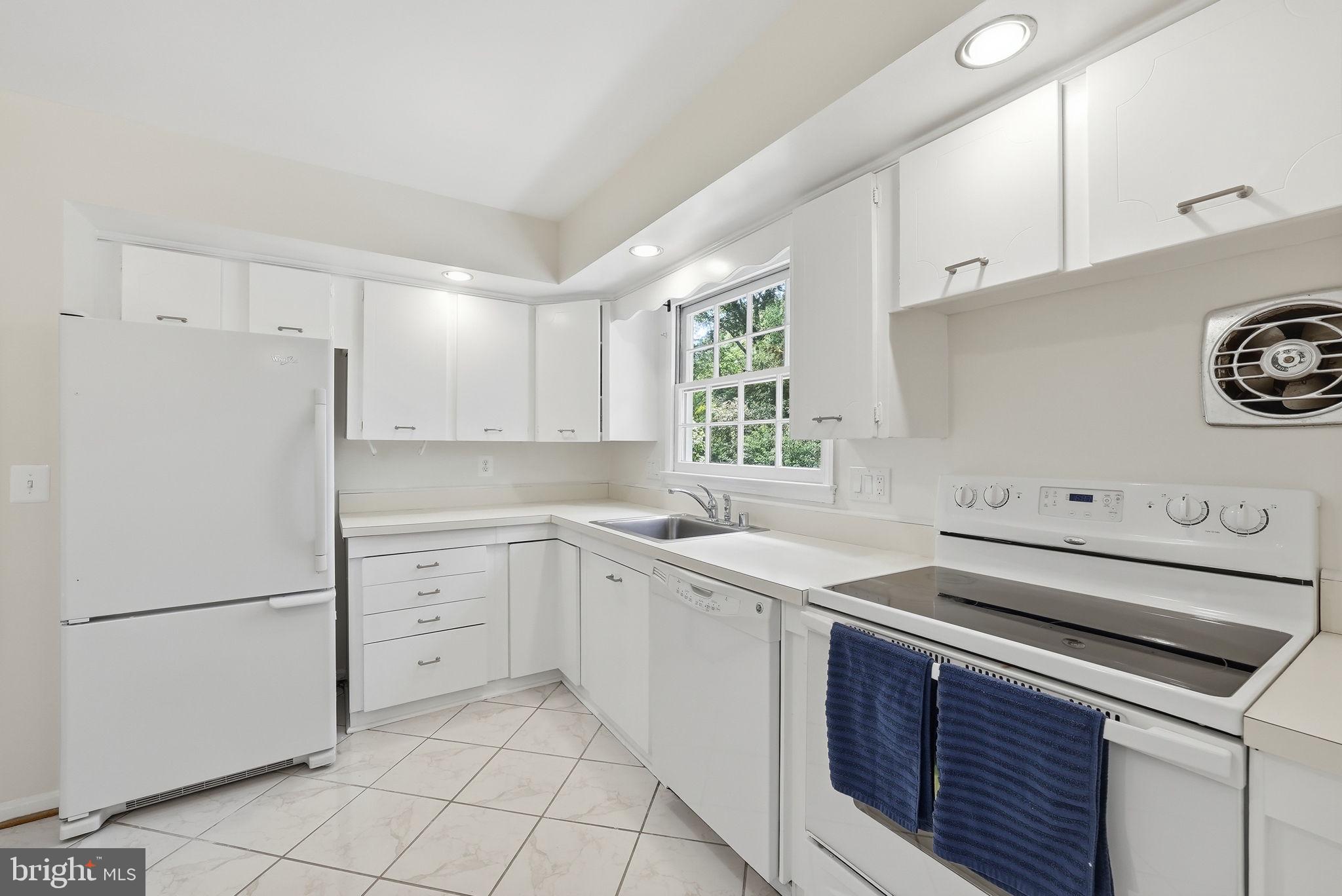 8640 Gateshead Road Alexandria, VA 22309 - Photo 10 of 33 Kitchen