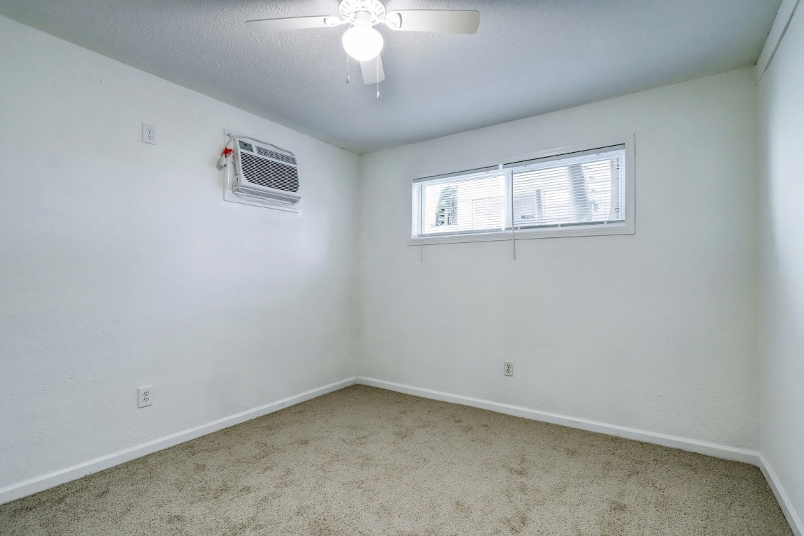 3823 Lydia Street Houston, TX 77021 - Photo 16 of 18 an empty room with a window