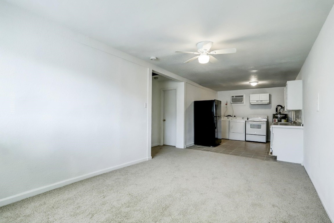 3823 Lydia Street Houston, TX 77021 - Photo 10 of 18 a view of a big room with closet and windows