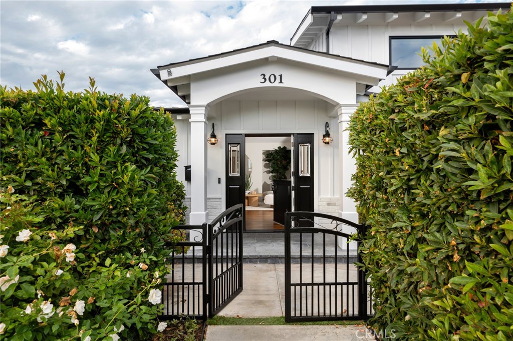 301 Evening Canyon Road Corona del Mar, CA 92625 - Photo 2 of 30