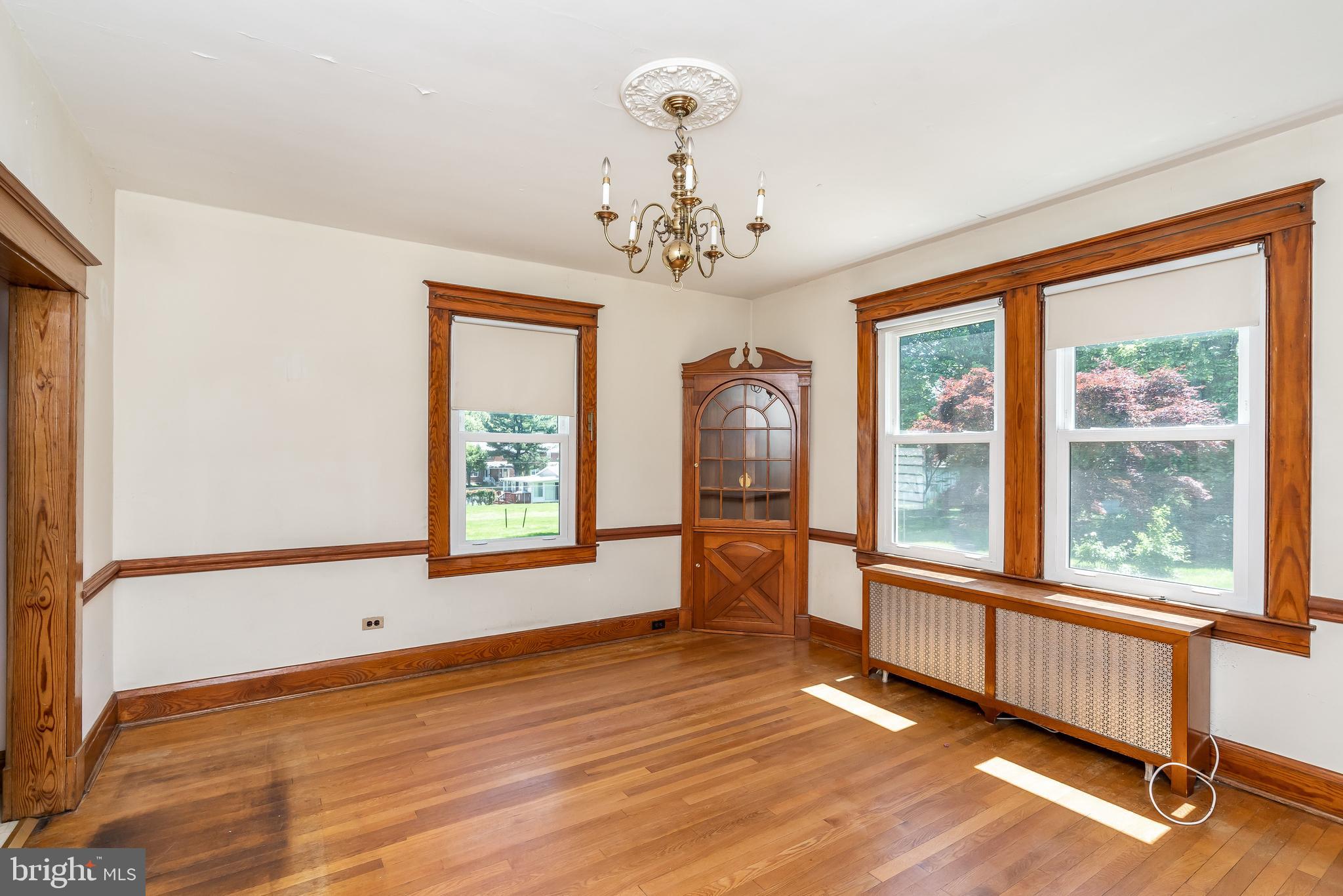 137 Cherrydell Road Baltimore, MD 21228 - Photo 13 of 44 Dining room