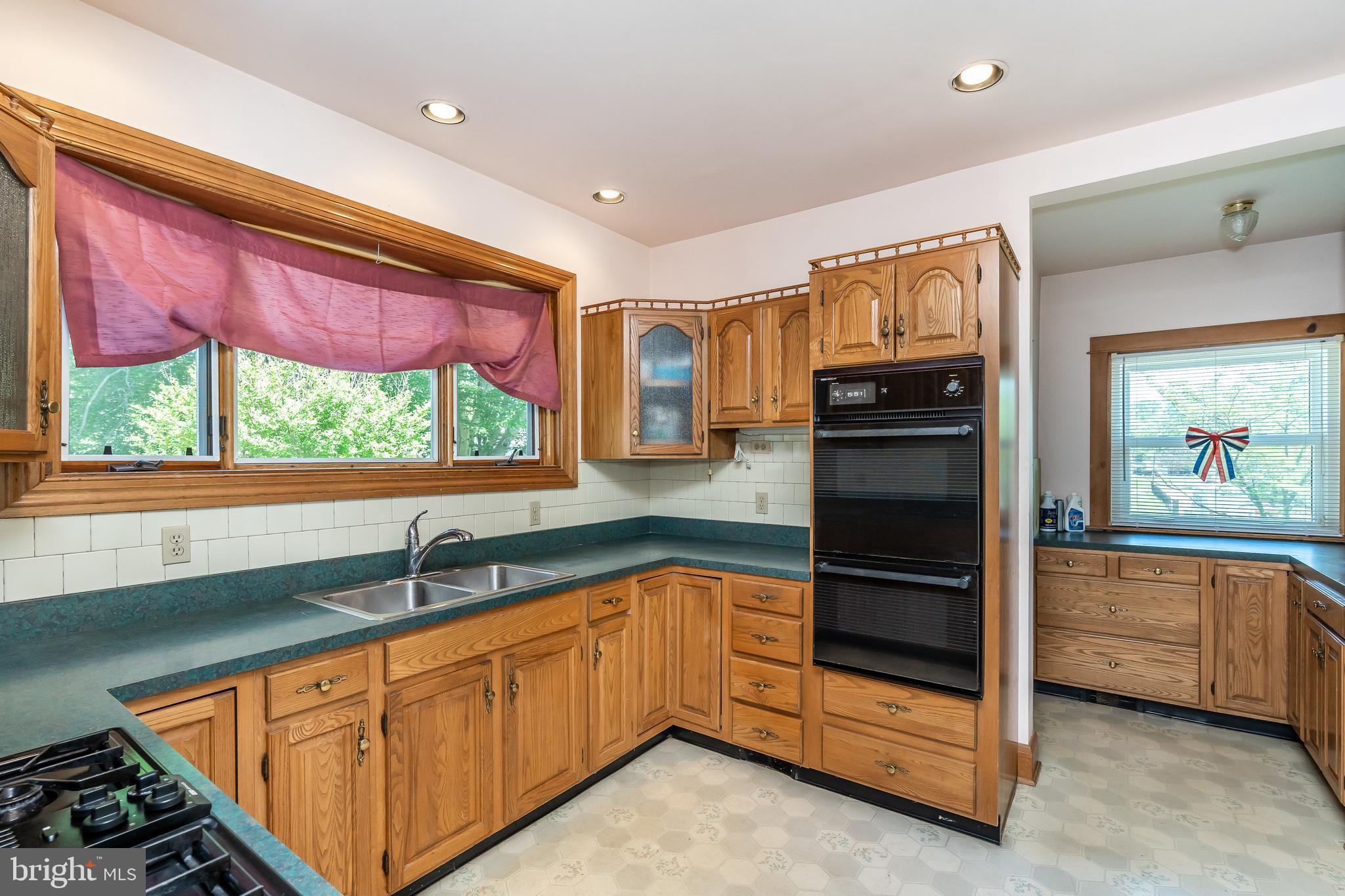 137 Cherrydell Road Baltimore, MD 21228 - Photo 17 of 44