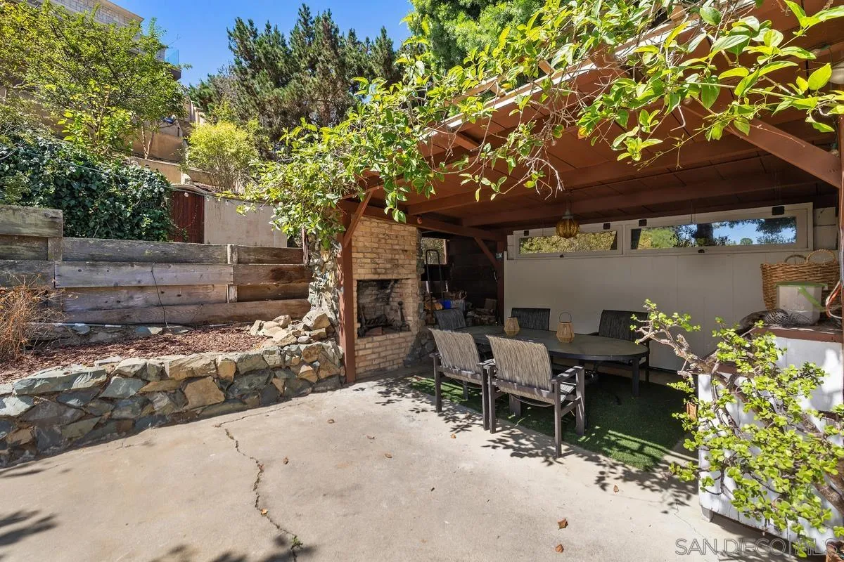 2820 Hidden Valley Road La Jolla, CA 92037 - Photo 9 of 28 Gallery Image 9