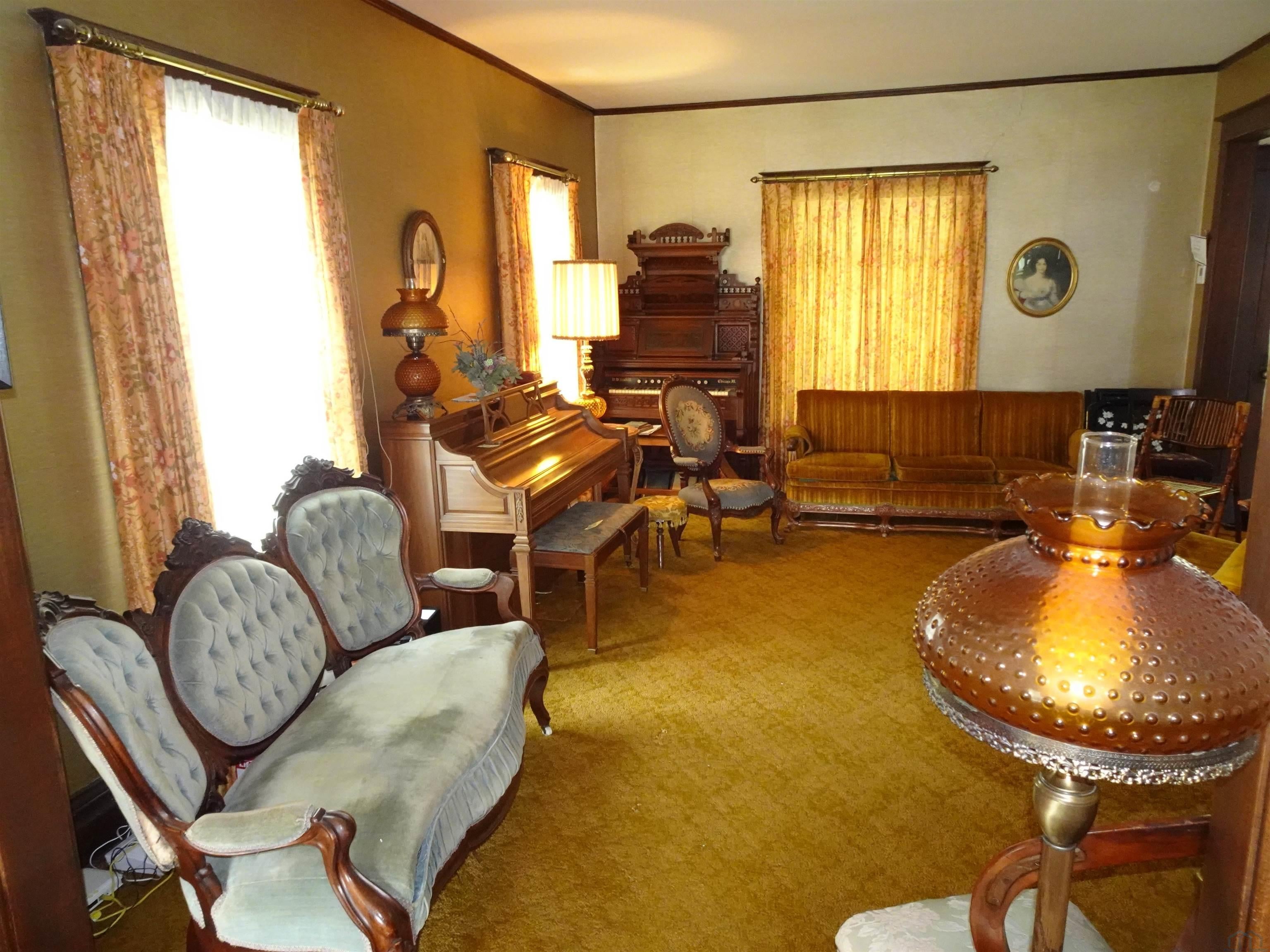 702 9th Street Sheldon, IA 51201 - Photo 4 of 24 Gallery Image 4