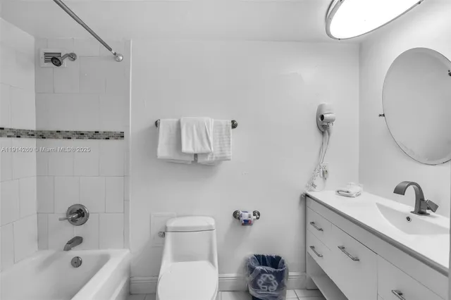 $4,500 | 5101 Collins Avenue, Unit 12B, Miami Beach, FL 33140