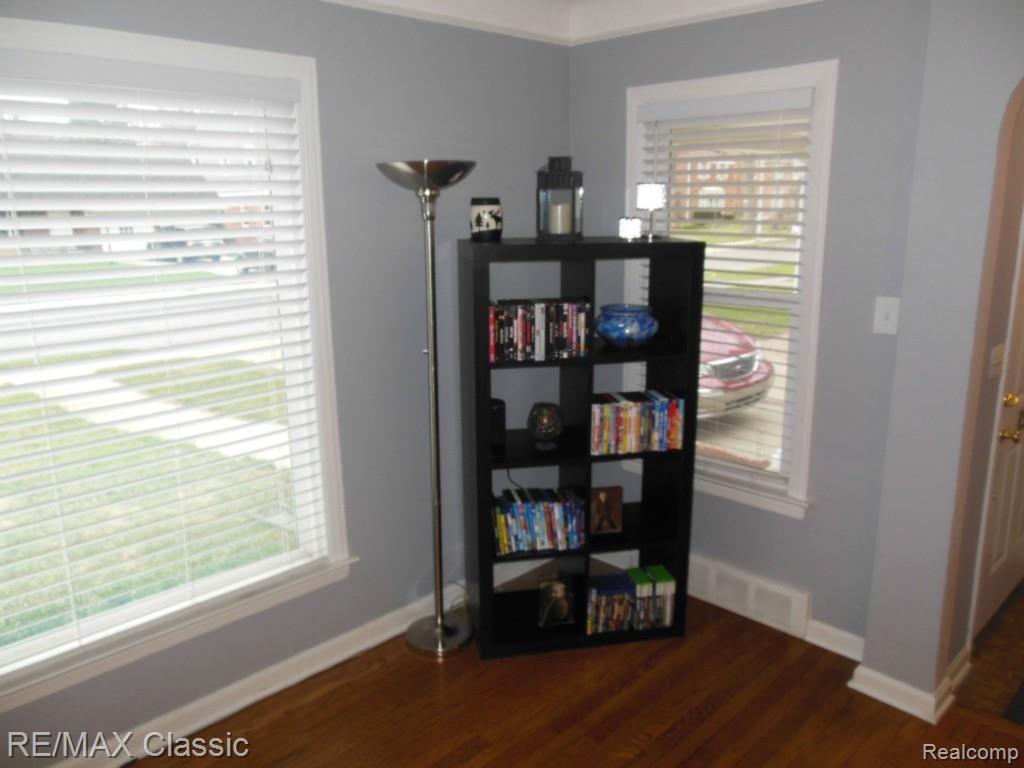 271 Kerby Road Grosse Pointe, MI 48236 - Photo 8 of 36 DSCN2071.jpg