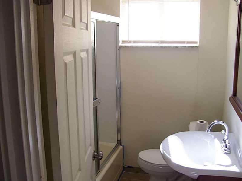 236 Provost Road Pittsburgh, PA 15234 - Photo 8 of 15 Full Bath.