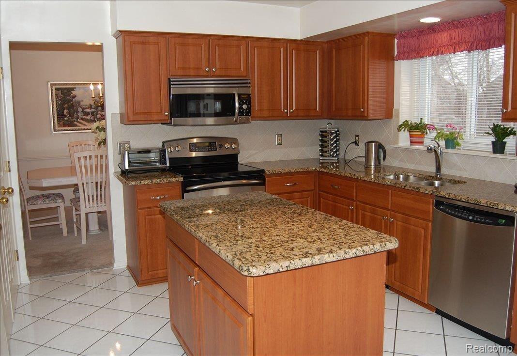 47167 Hanford Road Canton, MI 48187 - Photo 13 of 19 Kitchen with Granite Counters