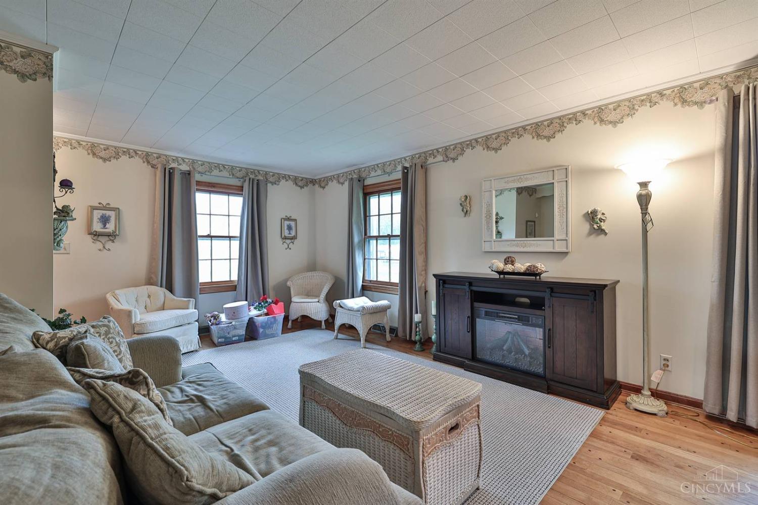 2248 Springdale Road Cincinnati, OH 45231 - Photo 5 of 29 Gallery Image 5