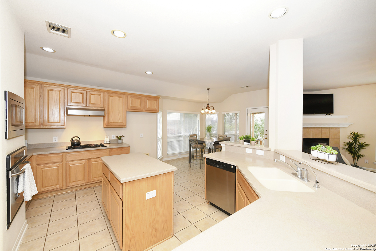 23539 Enchanted Fall San Antonio, TX 78260 - Photo 13 of 32