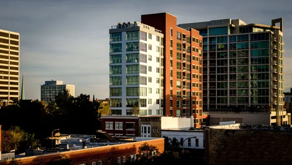 $4,995 | 1590 Elmwood Avenue, Unit 304, Evanston, IL 60201