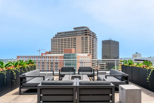 $4,995 | 1590 Elmwood Avenue, Unit 304, Evanston, IL 60201