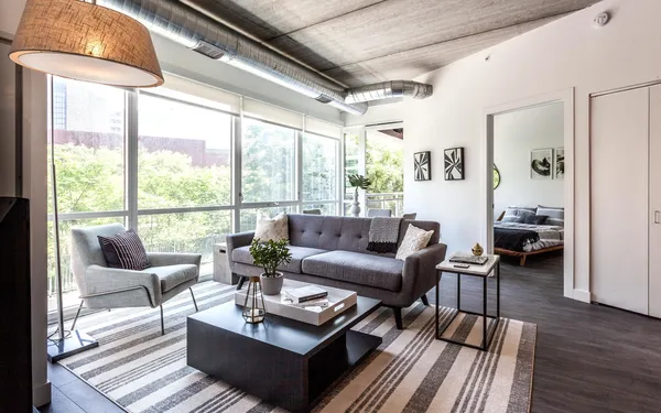 $4,995 | 1590 Elmwood Avenue, Unit 304, Evanston, IL 60201