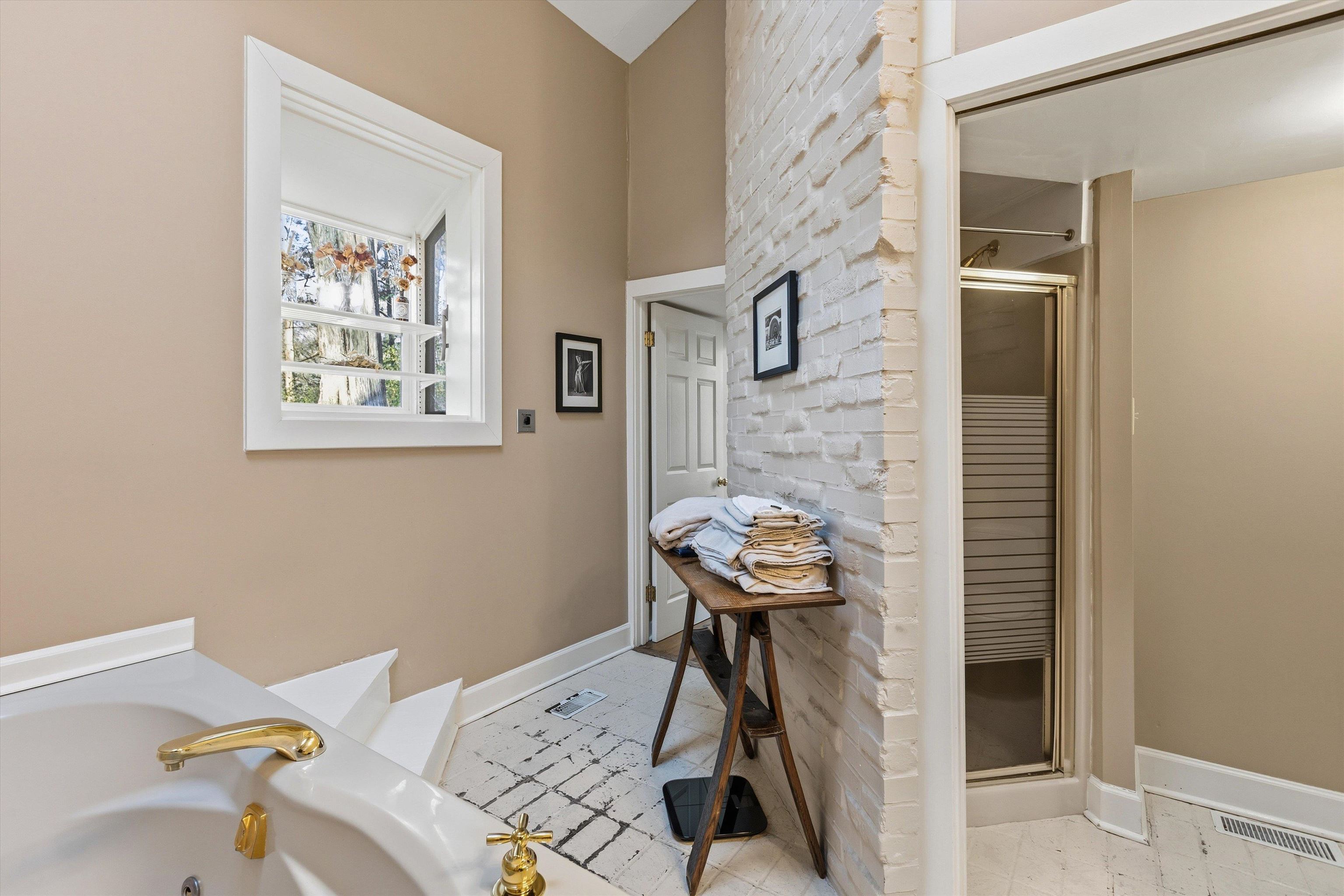 8516 Dogwood Road Germantown, TN 38139 - Photo 17 of 40 Double vanities and skylight