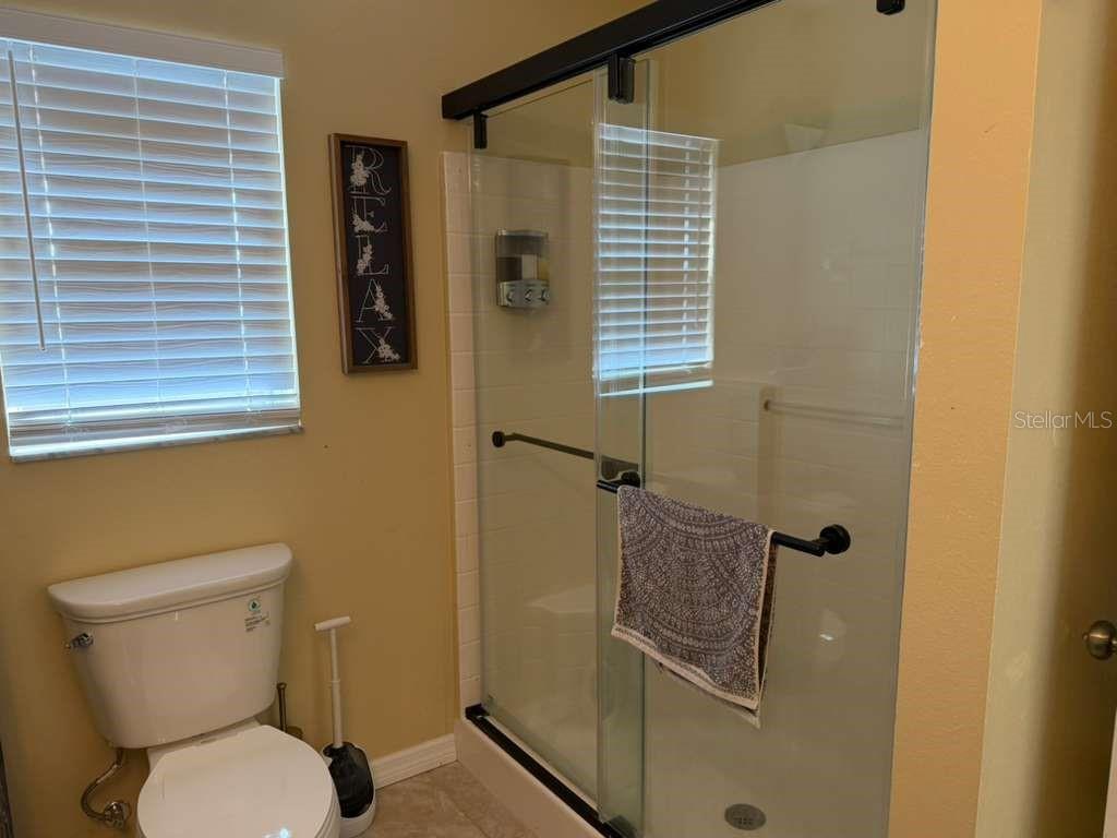 328 Robin Road Davenport, FL 33896 - Photo 14 of 17 a bathroom with a toilet and shower