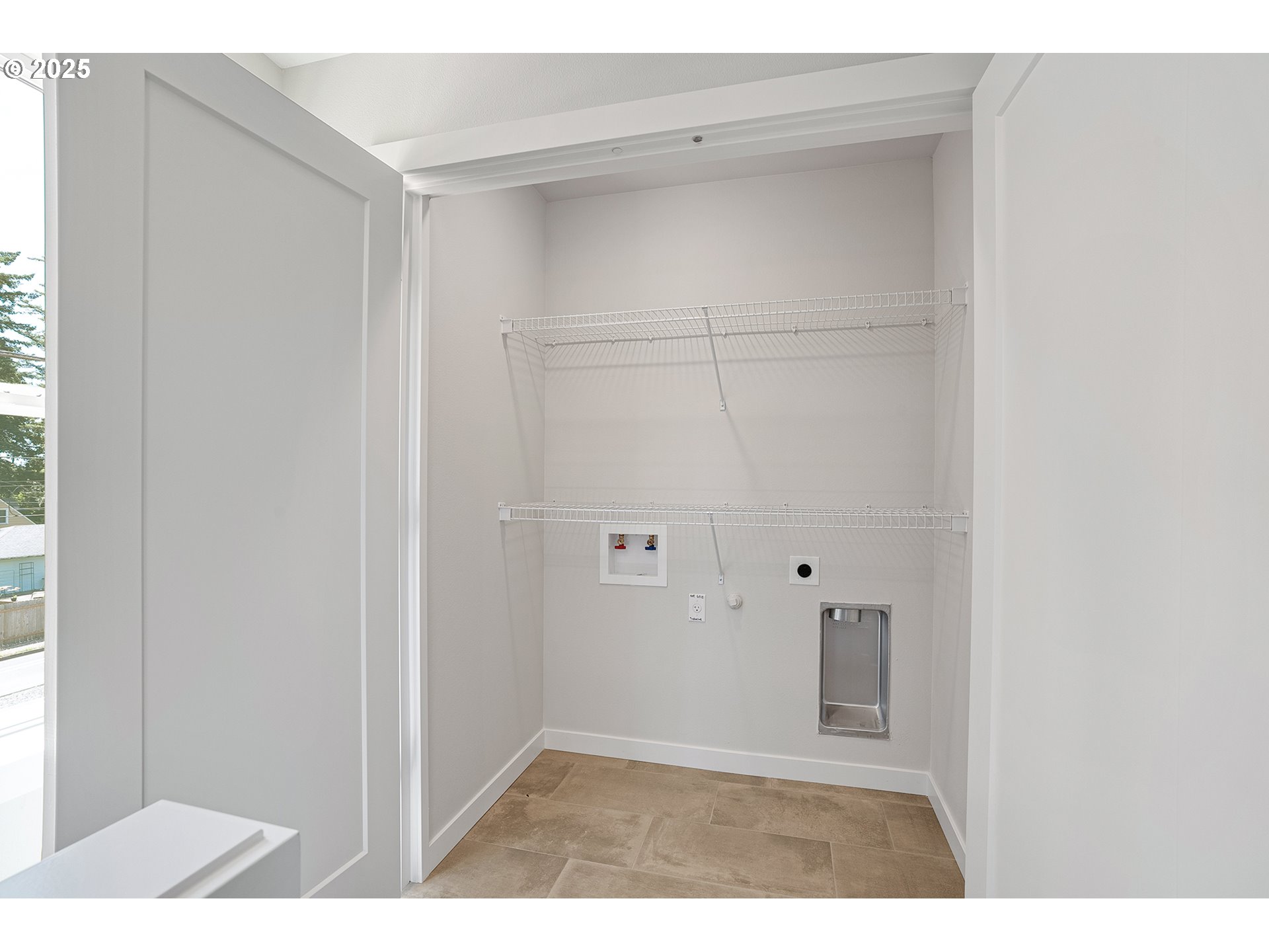15143 East Burnside Street Portland, OR 97230 - Photo 12 of 22 Laundry