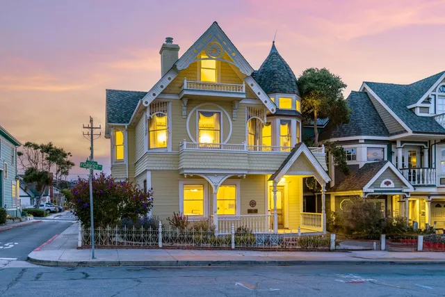 front view of house with a yard
