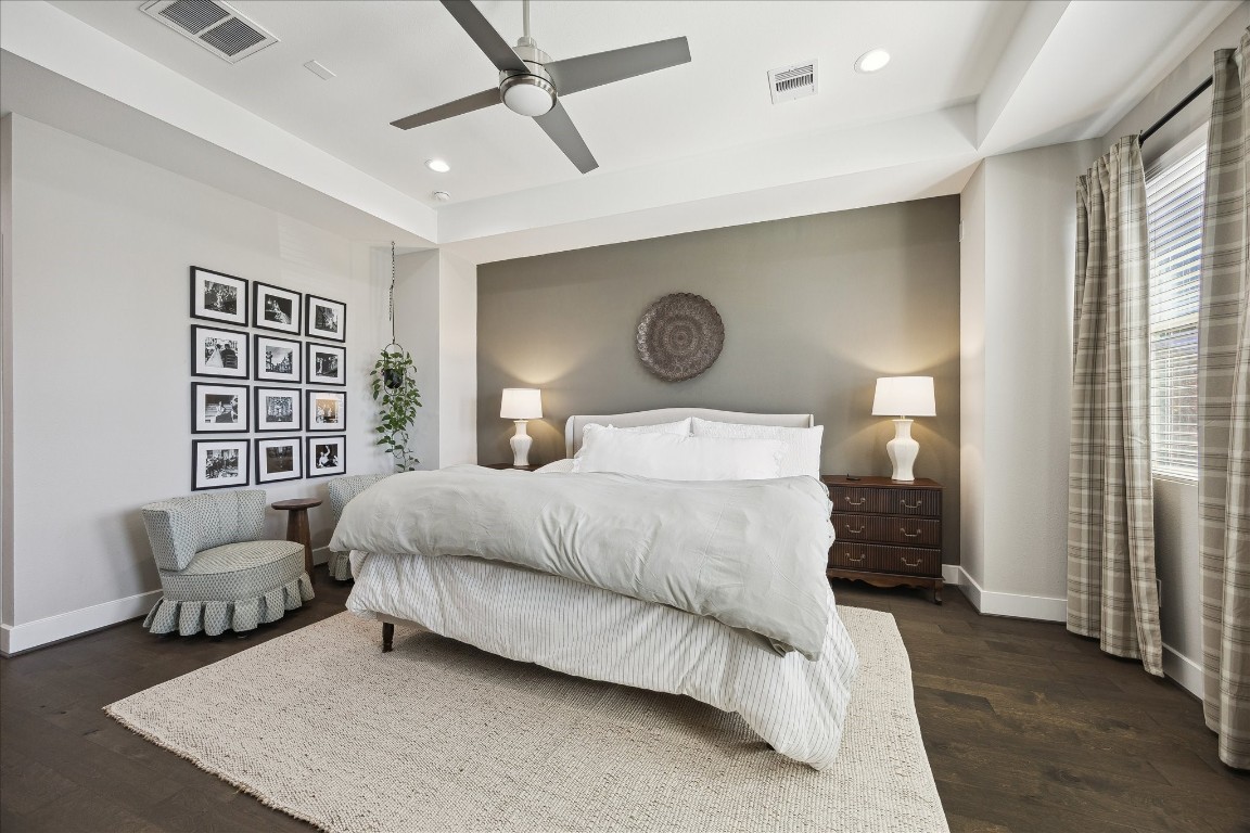 824 Morris Street Houston, TX 77009 - Photo 14 of 27 a bedroom with bed and a large window