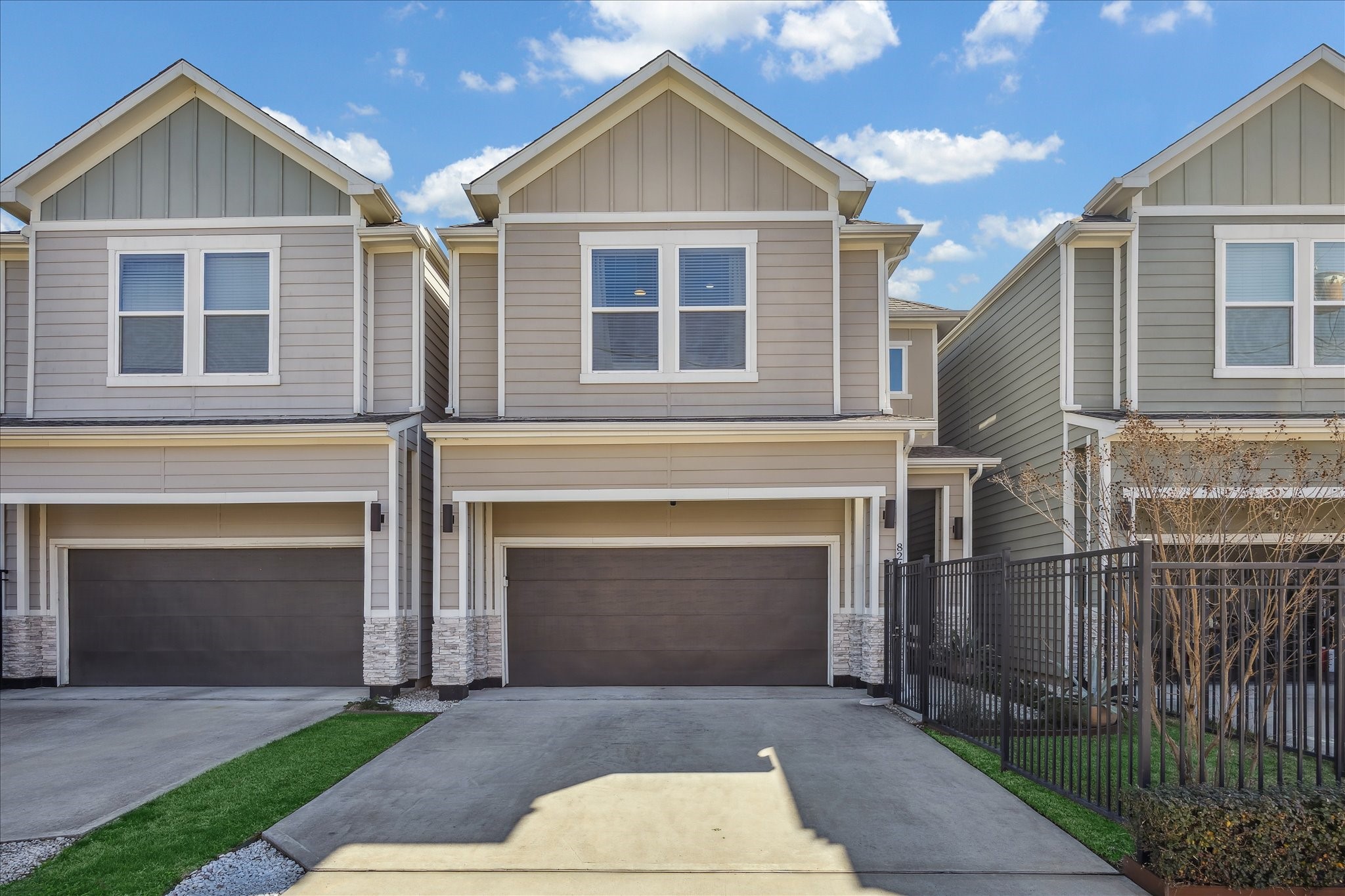 824 Morris Street Houston, TX 77009 - Photo 2 of 27 a front view of a house with yard