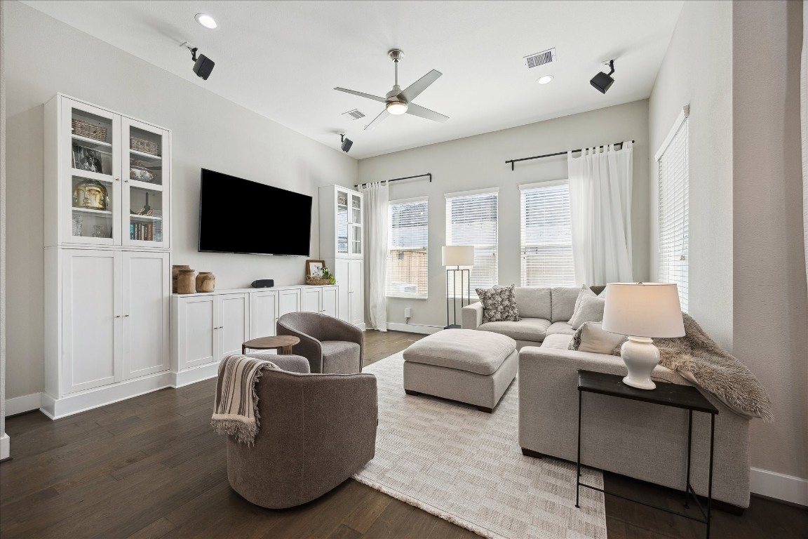 824 Morris Street Houston, TX 77009 - Photo 5 of 27 a living room with furniture and a flat screen tv