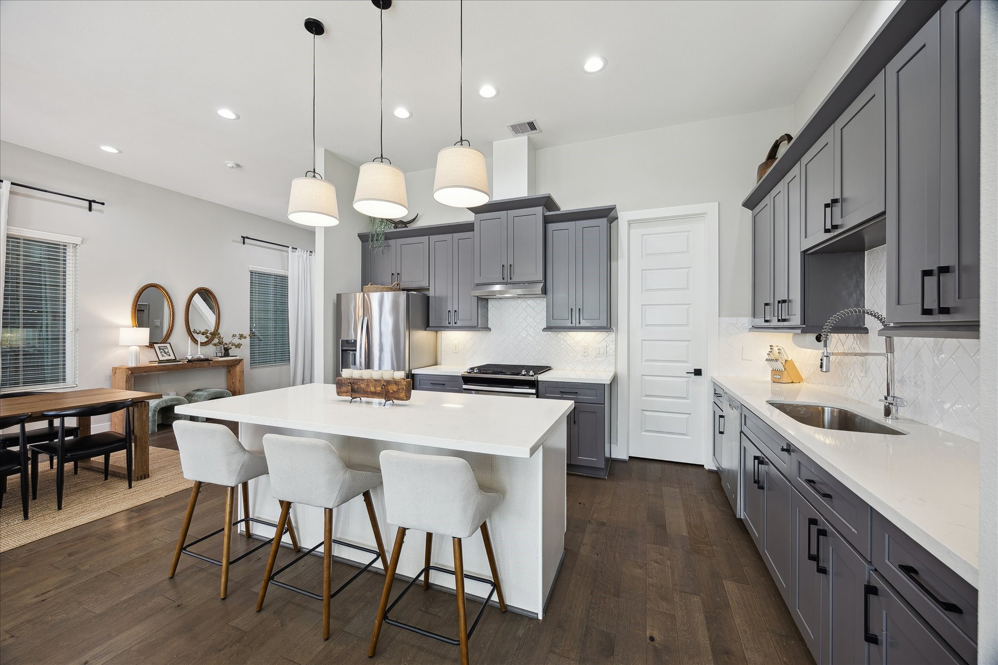 824 Morris Street Houston, TX 77009 - Photo 8 of 27 a large kitchen with a table and chairs
