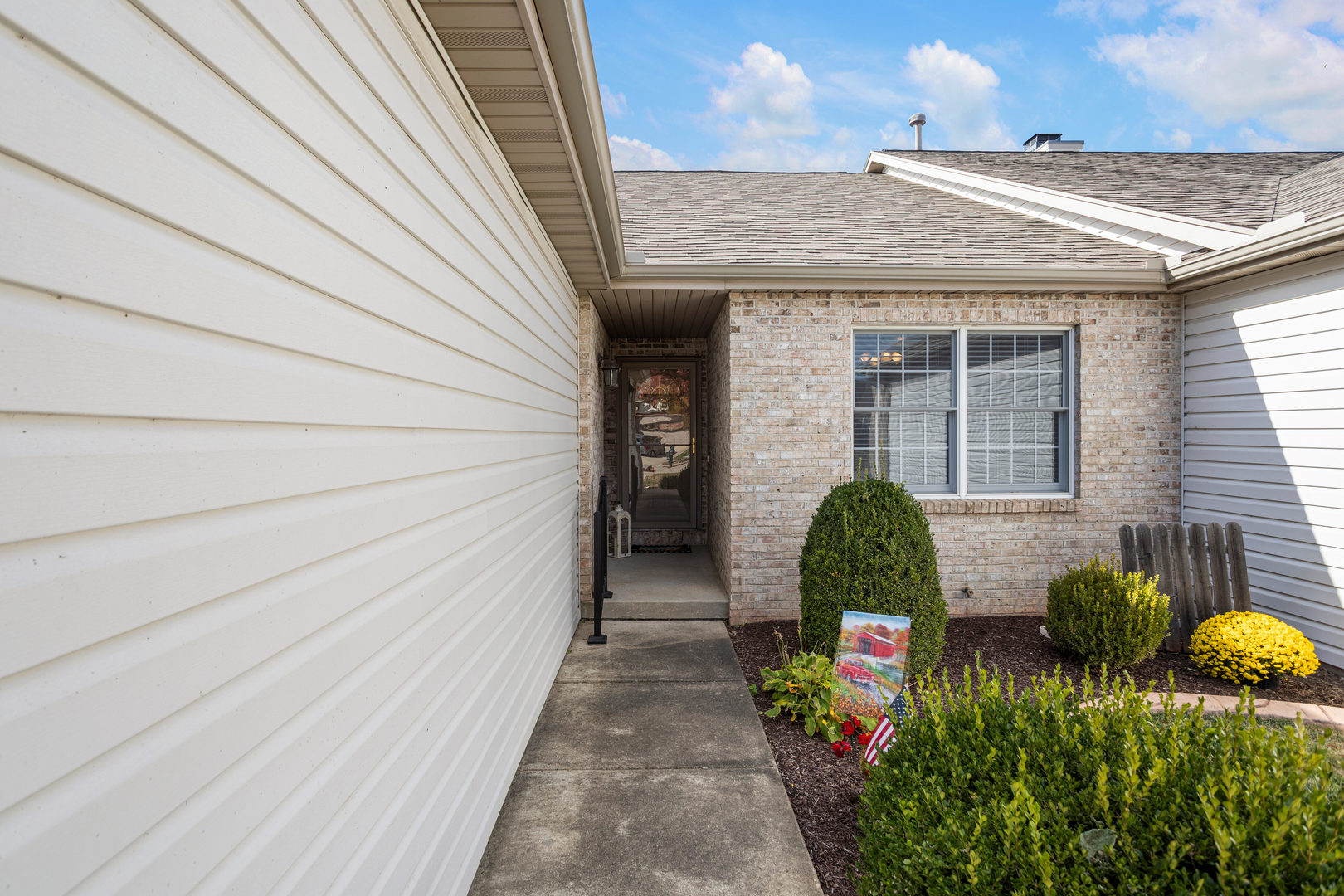 2521 Windward Boulevard Champaign, IL 61821 - Photo 3 of 35