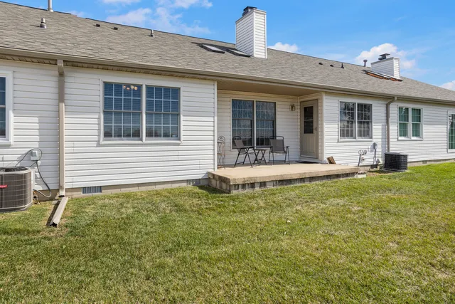 $265,000 | 2521 Windward Boulevard, Champaign, IL 61821