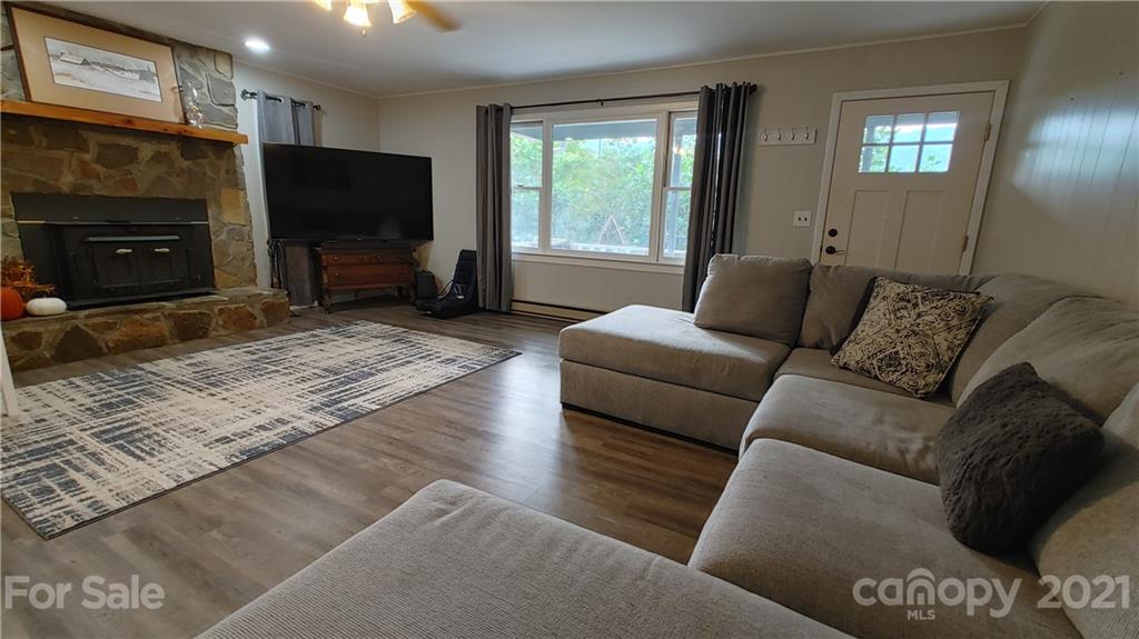 143 Leon Barron Road Sylva, NC 28779 - Photo 5 of 32 Gallery Image 5