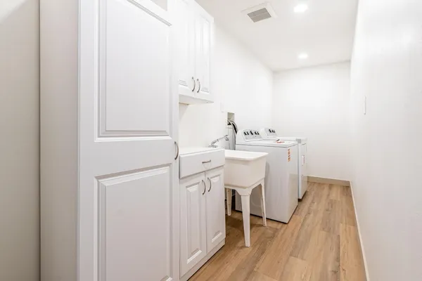 $2,495 | 5739 West Monte Vista Road, Phoenix, AZ 85035