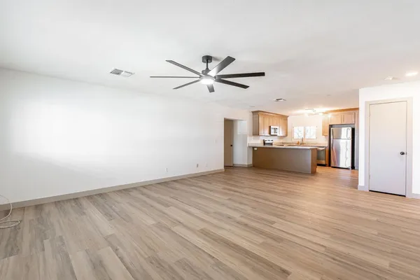$2,495 | 5739 West Monte Vista Road, Phoenix, AZ 85035