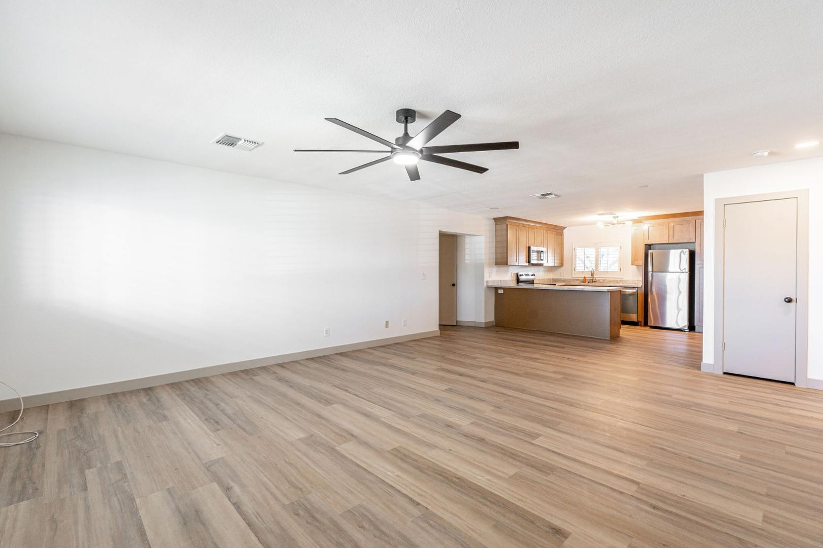 5739 West Monte Vista Road Phoenix, AZ 85035 - Photo 2 of 23 Photo #2