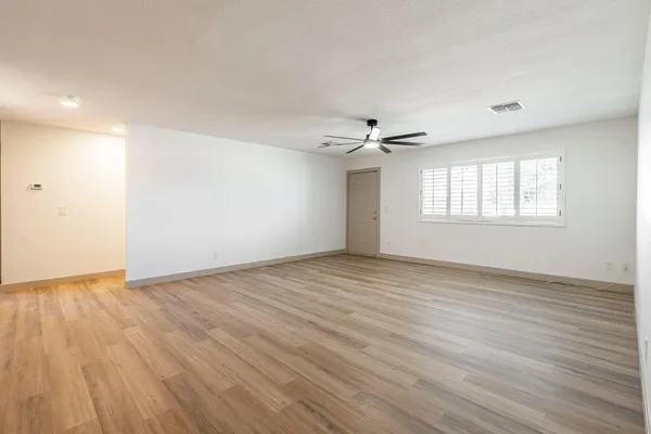 $2,495 | 5739 West Monte Vista Road, Phoenix, AZ 85035