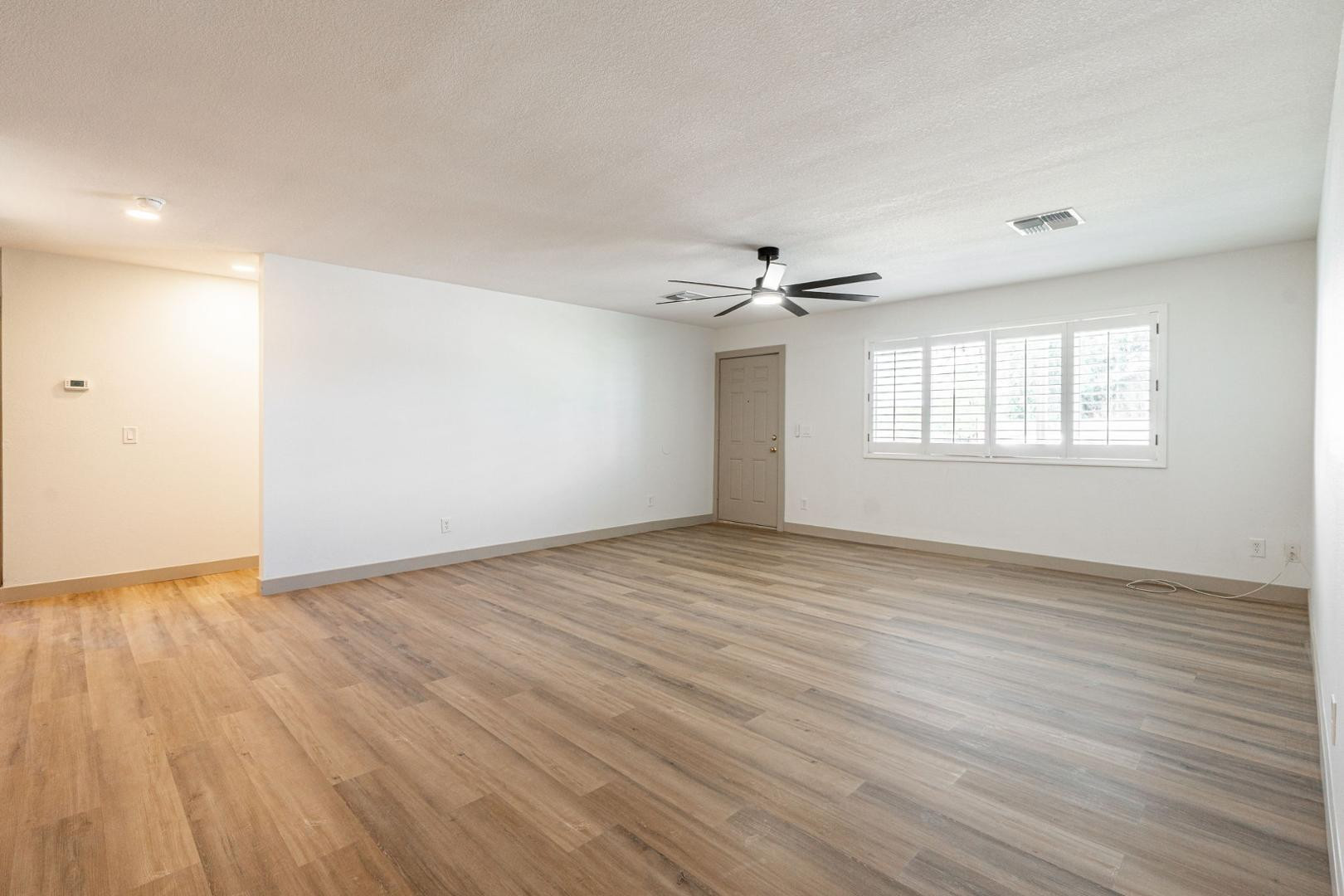 5739 West Monte Vista Road Phoenix, AZ 85035 - Photo 7 of 23 Photo #7