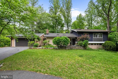 $1,540,000 | 8034 Park Overlook Drive, Bethesda, MD 20817