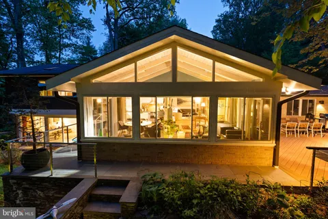 $1,540,000 | 8034 Park Overlook Drive, Bethesda, MD 20817