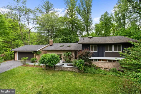 $1,540,000 | 8034 Park Overlook Drive, Bethesda, MD 20817