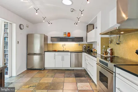 $1,540,000 | 8034 Park Overlook Drive, Bethesda, MD 20817
