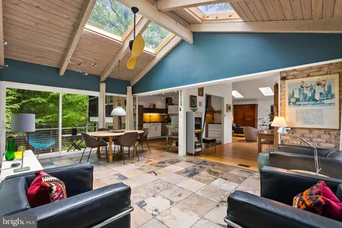 $1,540,000 | 8034 Park Overlook Drive, Bethesda, MD 20817