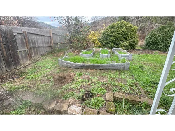 $255,000 | 1023 Northeast Primrose Place, Grants Pass, OR 97526
