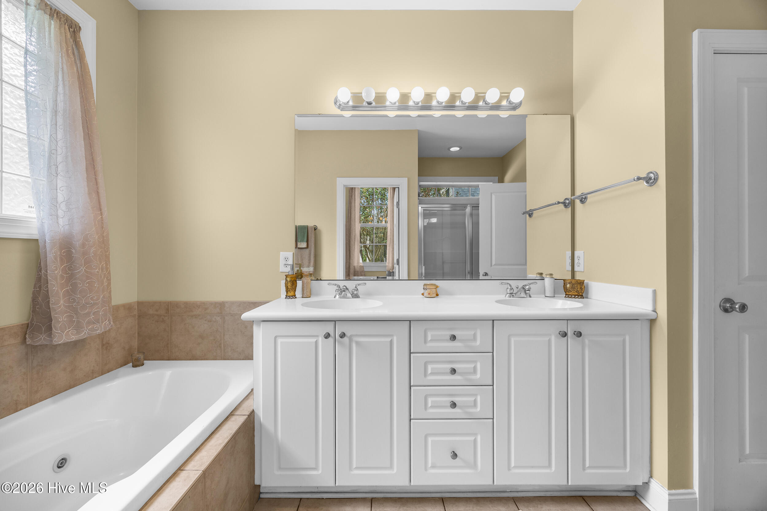 8746 Ramsbury Way Wilmington, NC 28411 - Photo 18 of 50 24_bathroom