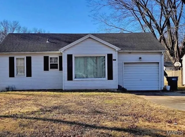 $1,000 | 1716 Loretta Avenue, East St. Louis, IL 62206