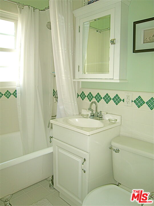 2318 Strongs Drive Venice, CA 90291 - Photo 5 of 19 a bathroom with a sink and a mirror