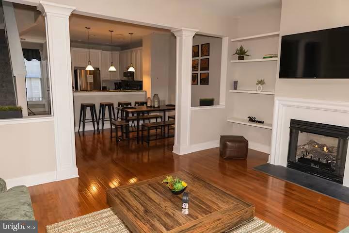24 South Regester Street Baltimore, MD 21231 - Photo 7 of 32 Inviting open-concept living space.