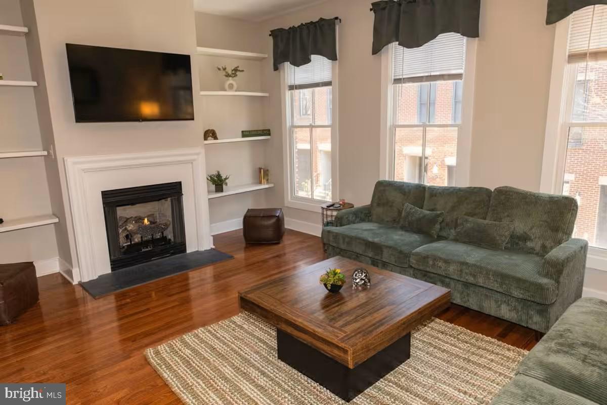 24 South Regester Street Baltimore, MD 21231 - Photo 8 of 32 Cozy living space with gas fireplace