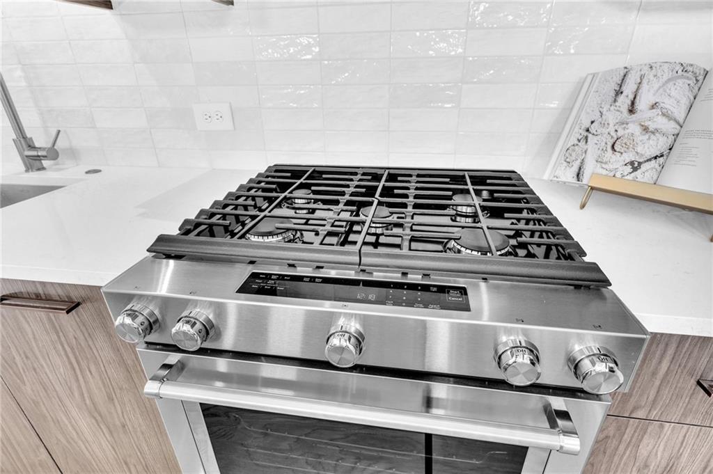 1250 Lupo Loop Chattahoochee Hills, GA 30268 - Photo 17 of 49 a close view of stove top oven