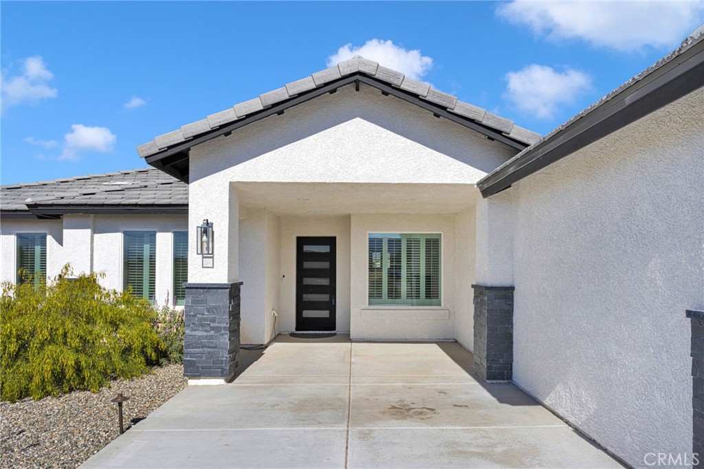 12744 Pauhaska Road Apple Valley, CA 92308 - Photo 4 of 37