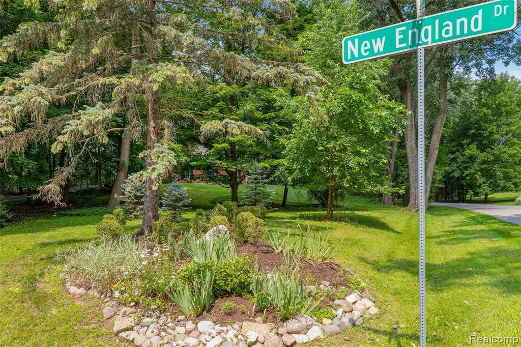 2504 New England Drive Rochester Hills, MI 48309 - Photo 18 of 47