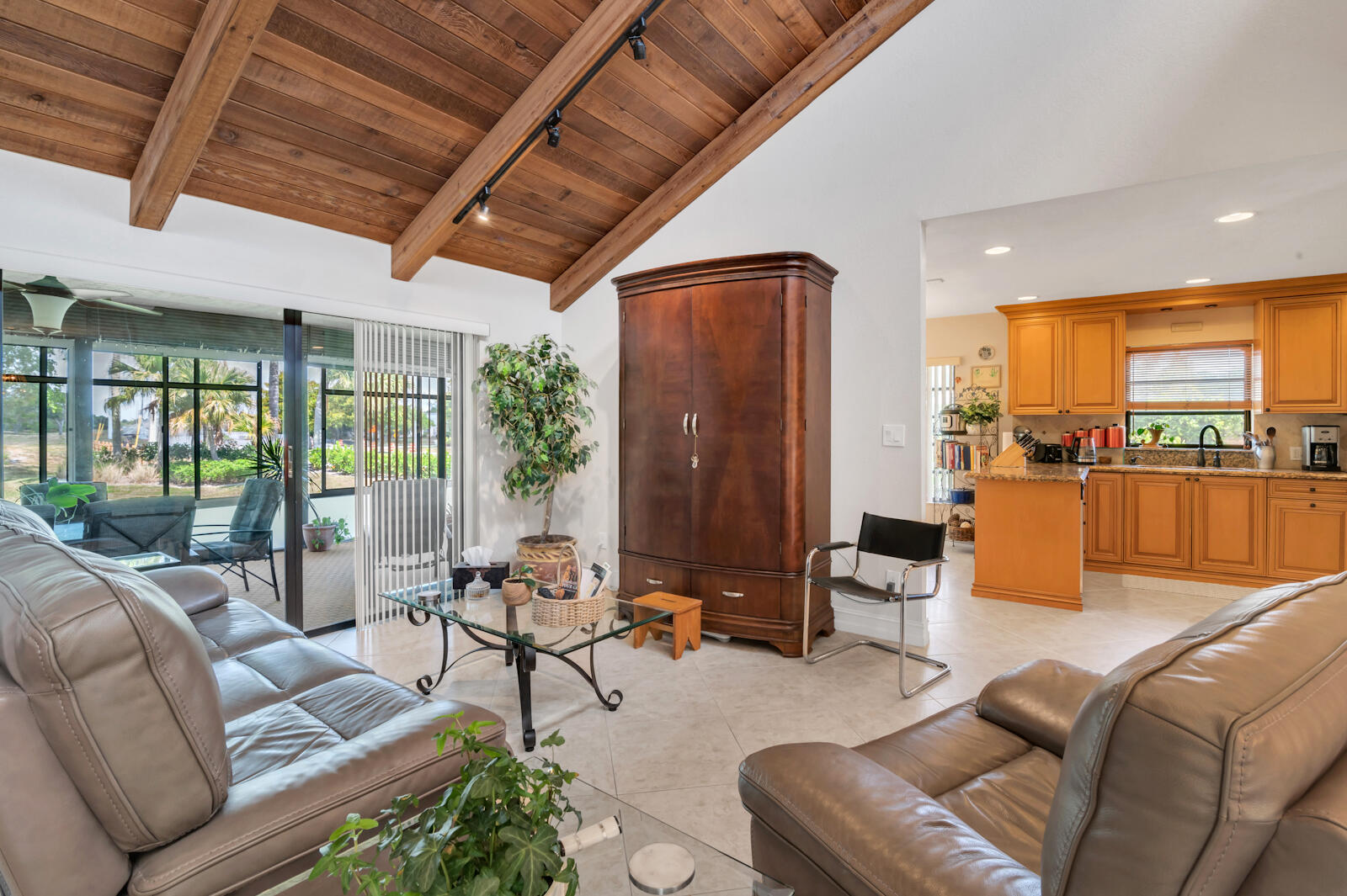 5801 Northwest 3rd Terrace Boca Raton, FL 33487 - Photo 5 of 33 08 Living room 02